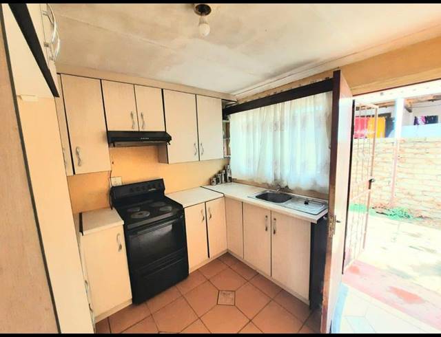 2 BEDROOM HOUSE FOR SALE IN SOSHANGUVE GG